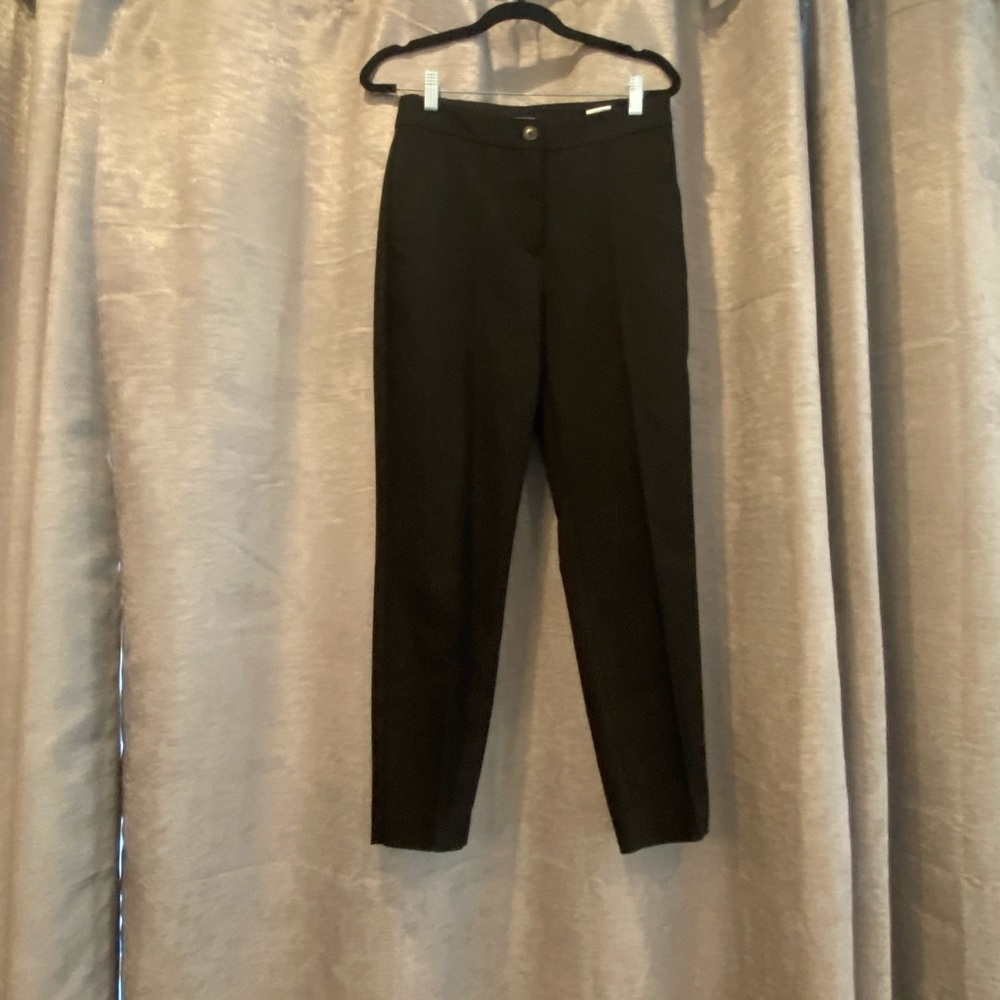 Pencil ankle Express black pants with seam at crease. Front pockets